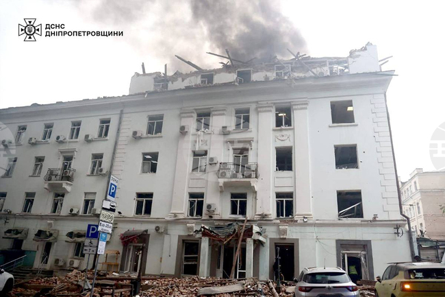 Руска атака срещу украинския град Днепър взе една жертва; пожар избухна в столицата Киев