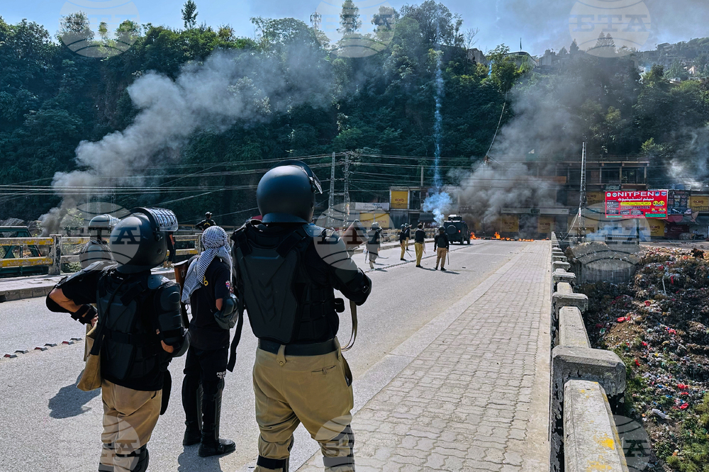 CORRECTION Pakistan Kashmir Rally
