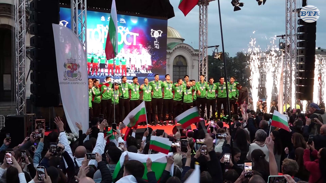 Волейболните герои поискаха София да осигури по-голям площад, за да събере всички хора за олимпийска титла през 2028