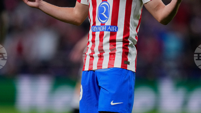 Пари Сен Жермен обмисля привличането на аржентинския национал Хулиан Алварес