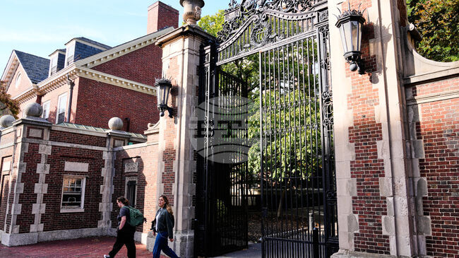 Пентагонът обяви, че прекъсва връзките си с Харвардския университет; прекратяват се военното обучение, стипендиите и програми за сертификати