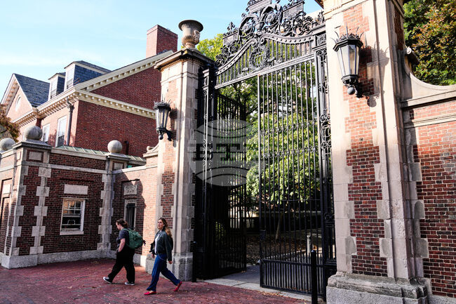 Пентагонът обяви, че прекъсва връзките си с Харвардския университет; прекратяват се военното обучение, стипендиите и програми за сертификати