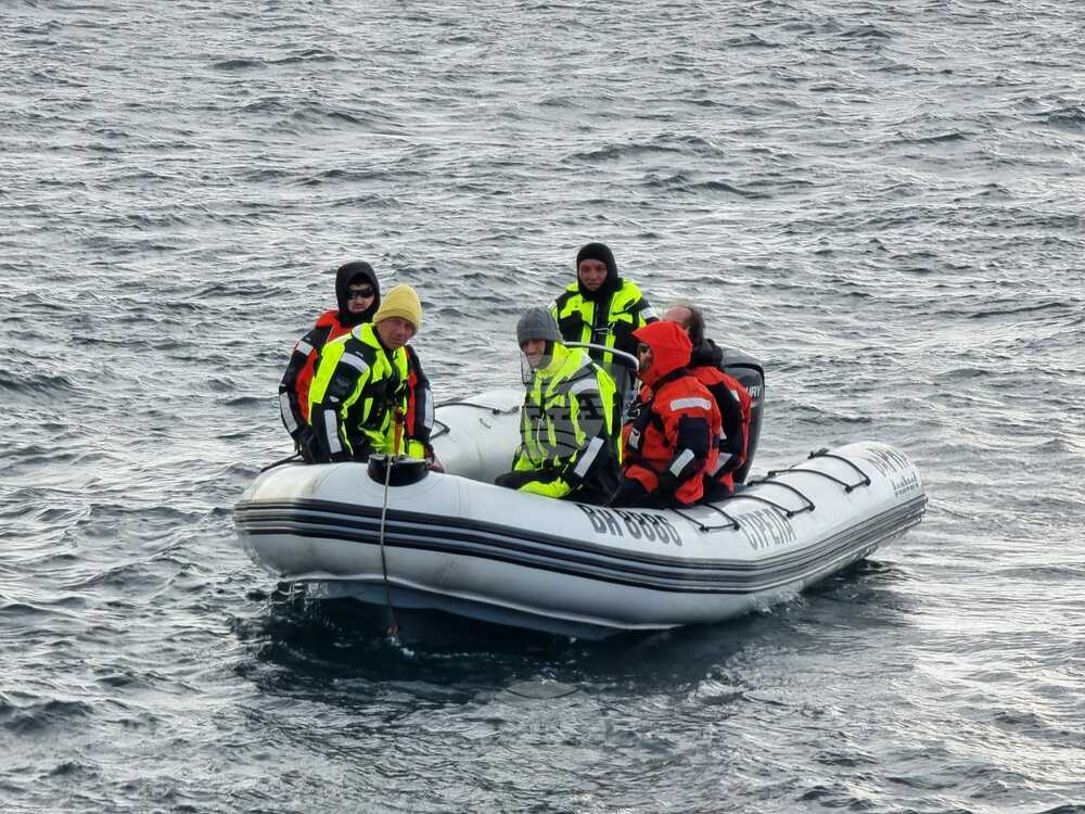 Ден 63 - Антарктида - НИК 421 оказа помощ на група бедстващи полярници от испанската база „Хуан Карлос Първи“