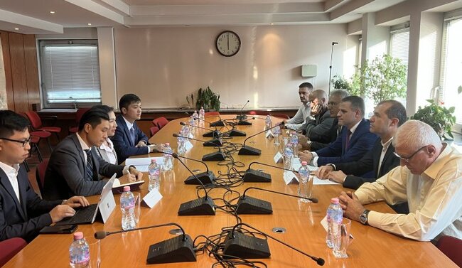 Delegations of BSP, Communist Party of Vietnam Hold Meeting in Sofia