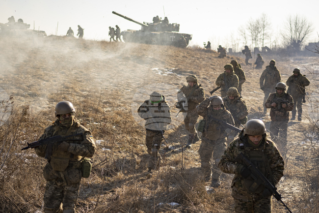 Украинските сили все още се сражават в Купянск, градът не е паднал въпреки руските твърдения, заяви Киев