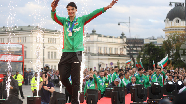 Локомотив Новосибирск със Симеон Николов победи и Белогорие в руското волейболно първенство