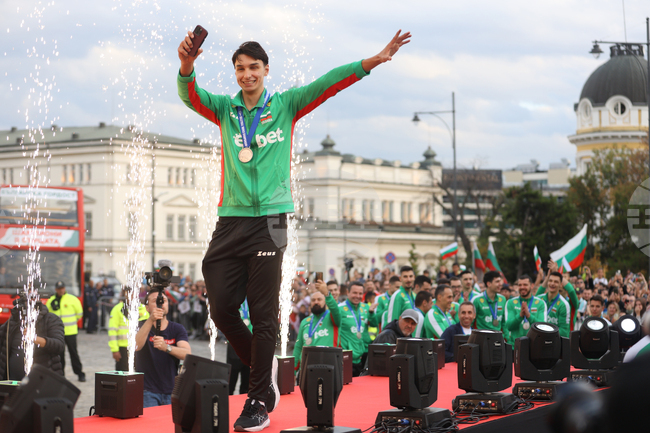 Локомотив Новосибирск със Симеон Николов победи и Белогорие в руското волейболно първенство