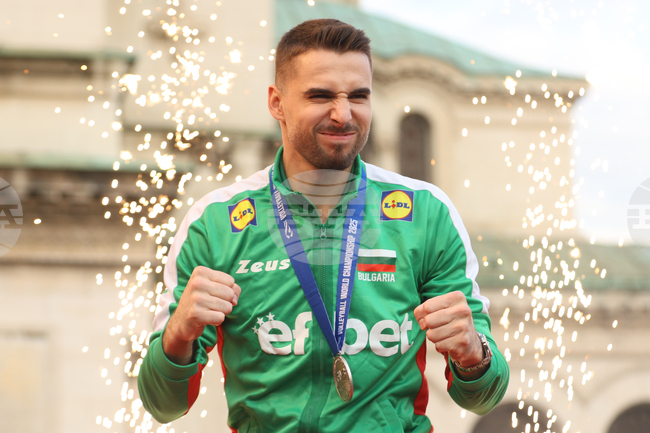 Монца с Мартин Атанасов и Жасмин Величков отстъпи пред Чистерна в италианската волейболна Суперлига