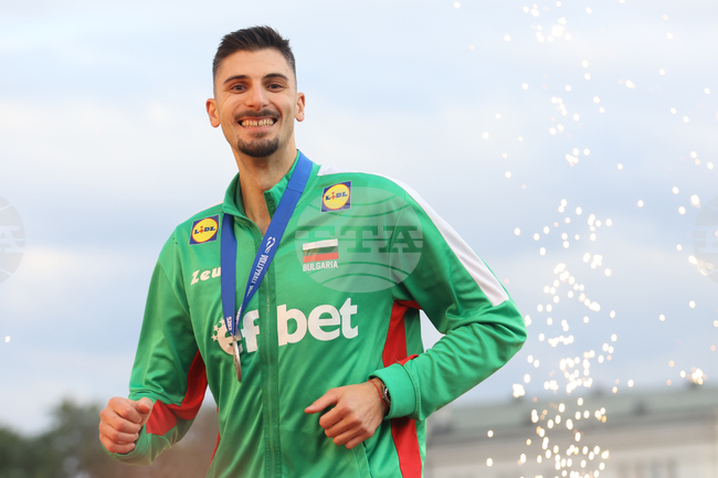 От Българската волейболна федерация поздравиха Алекс Грозданов, който спечели с Богданка Люблин Суперкупата на Полша