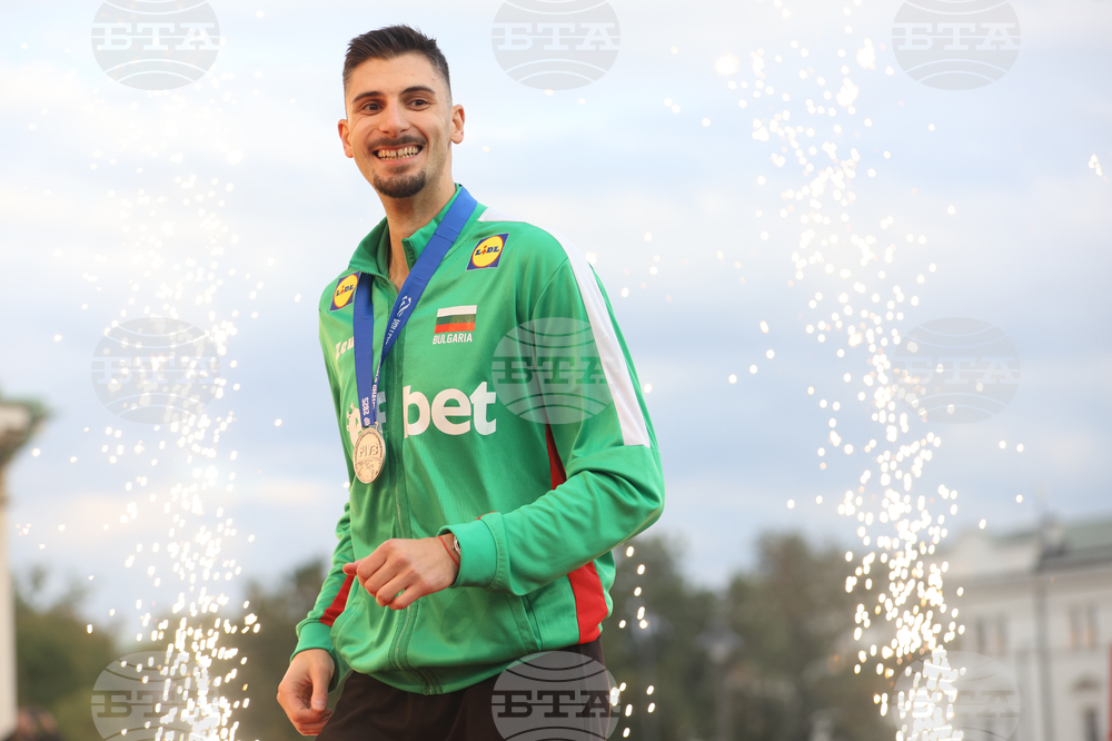 Алекс Грозданов и Богданка Любин постигнаха пета победа в първенството по волейбол на Полша