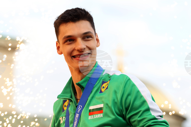 Волейболният национал Александър Николов тренира със съотборниците си от Кучине Лубе Чивитанова