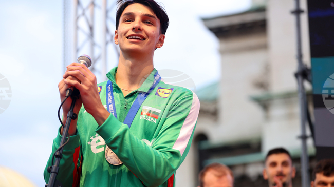 Националът Симеон Николов и Локомотив Новосибирск допуснаха трета загуба в руското волейболно първенство