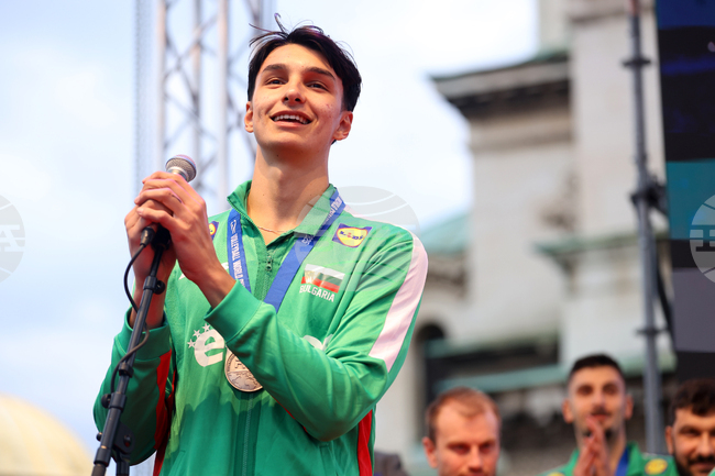 Националът Симеон Николов и Локомотив Новосибирск допуснаха трета загуба в руското волейболно първенство