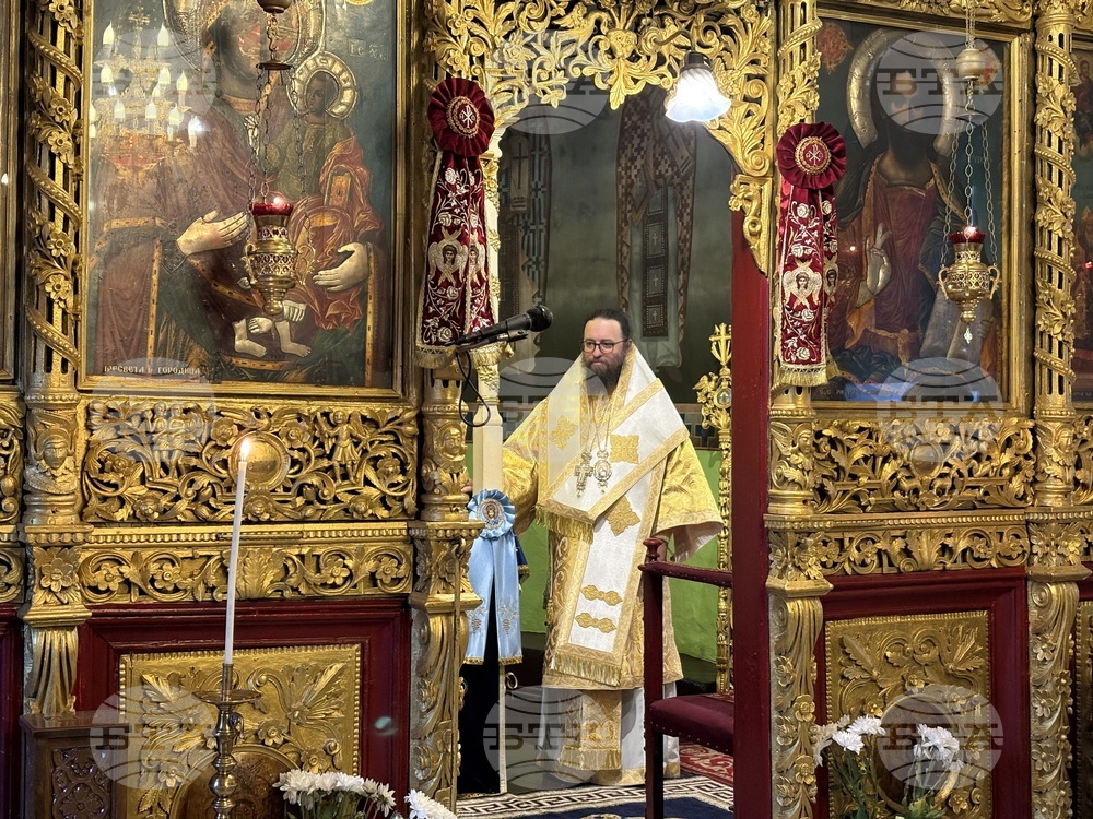 Самоков - храм „Покров Богородичен“ - патрирах Даниил - литургия
