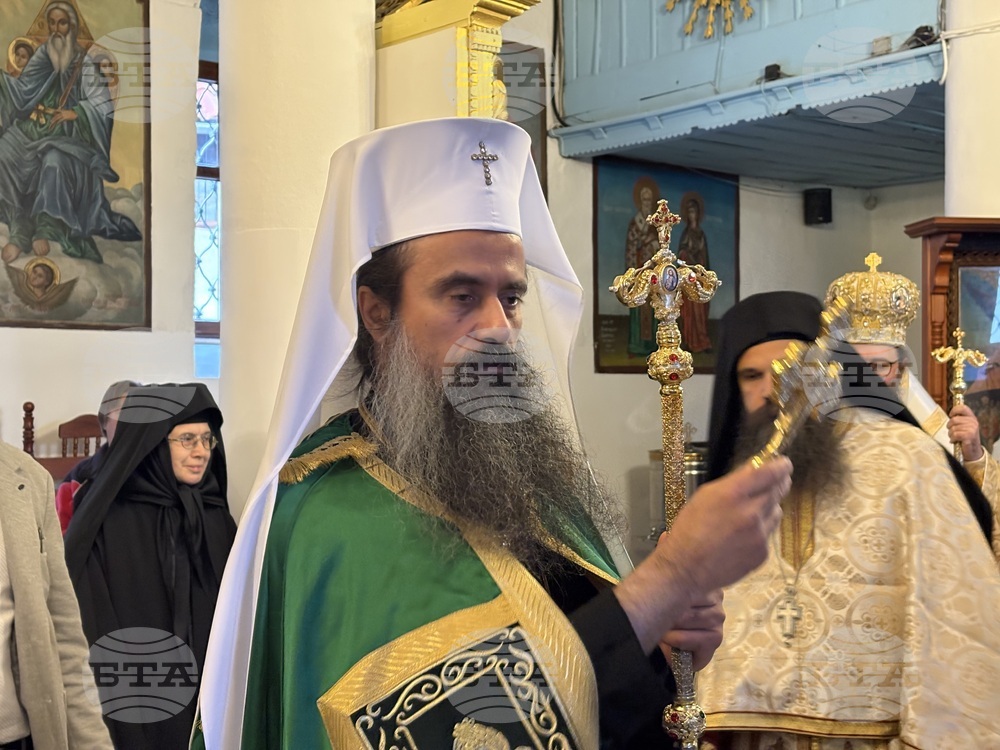Самоков - храм „Покров Богородичен“ - патрирах Даниил - литургия