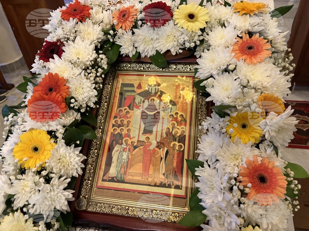 Самоков - храм „Покров Богородичен“ - патрирах Даниил - литургия