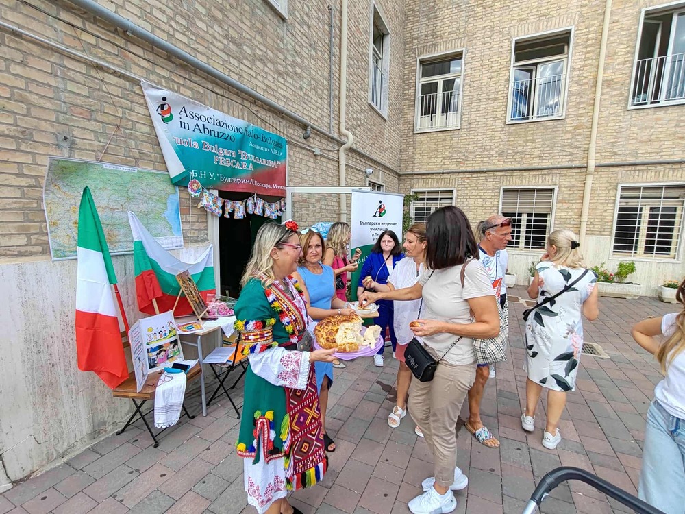 Тържествено откриване на новата учебна година се състоя в училище „БулгаринА“ в Пескара, Италия