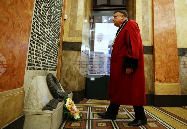 Предстои ремонт на сградата на Ректората на СУ, каза ректорът проф. Георги Вълчев