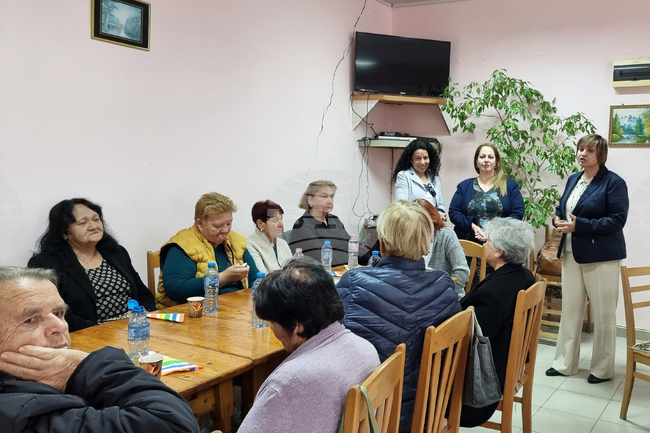 Нито една пенсия няма да бъде променяна, намалявана или спирана, каза пред пенсионери в Граф Игнатиево управителят на НОИ Весела Караиванова