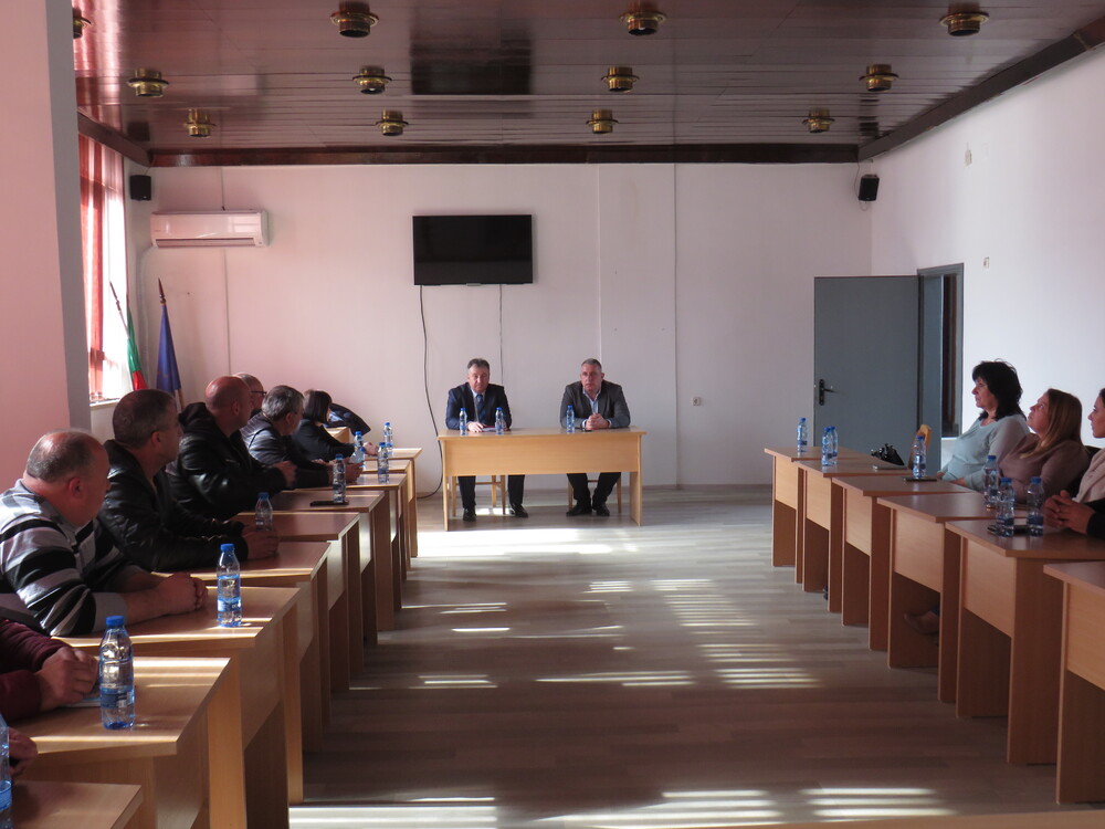 Областна администрация Шумен: Областният управител проф. Христо Христов на посещение в община Велики Преслав 