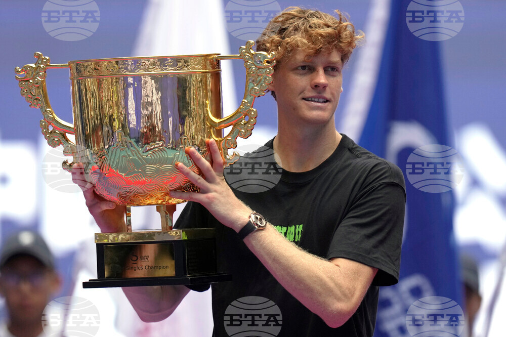 Италианецът Яник Синер триумфира с титлата на турнира по тенис в Пекин