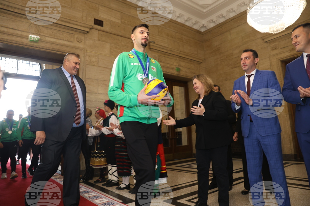 Народно събрание - волейболисти - награждаване