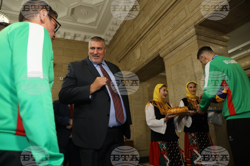 Народно събрание - волейболисти - награждаване