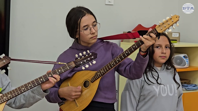 Вече 40 години в училището в тетевенското село Черни Вит се изучават народни инструменти и пеене