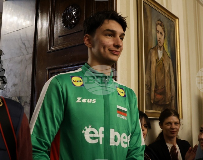 Локомотив Новосибирск и Симеон Николов постигнаха трета поредна победи в руския волейболен шампионат