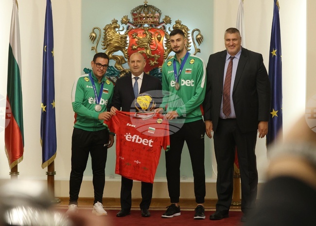 Световната волейболна централа публикува статия за почестите, които получиха българските национали след първенството във Филипините