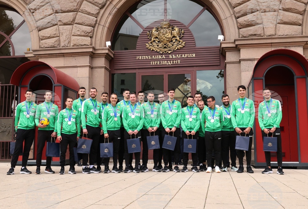 Българските волейболисти бяха отличени от президента Румен Радев и от Народното събрание за сребърните медали от световното първенство