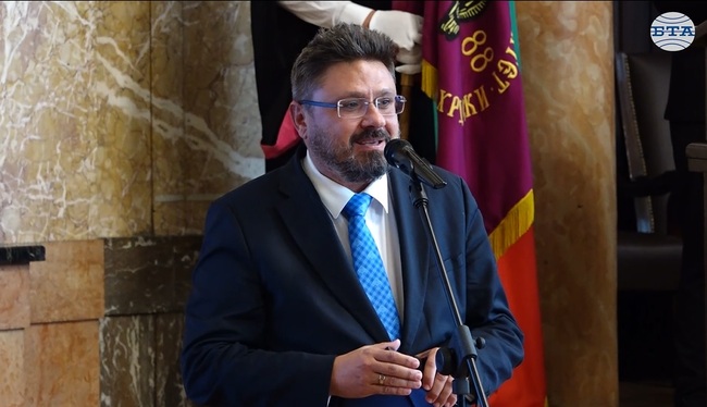 Според новините на БТА през миналата година Софийският университет е сред висшите ни училища с най-много чуждестранни студенти, каза Кирил Вълчев