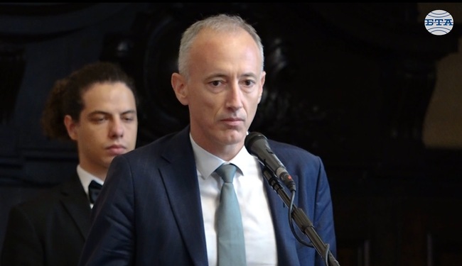 Софийският университет е висшето училище, на което най-много разчитаме като държава и общество, каза министър Красимир Вълчев