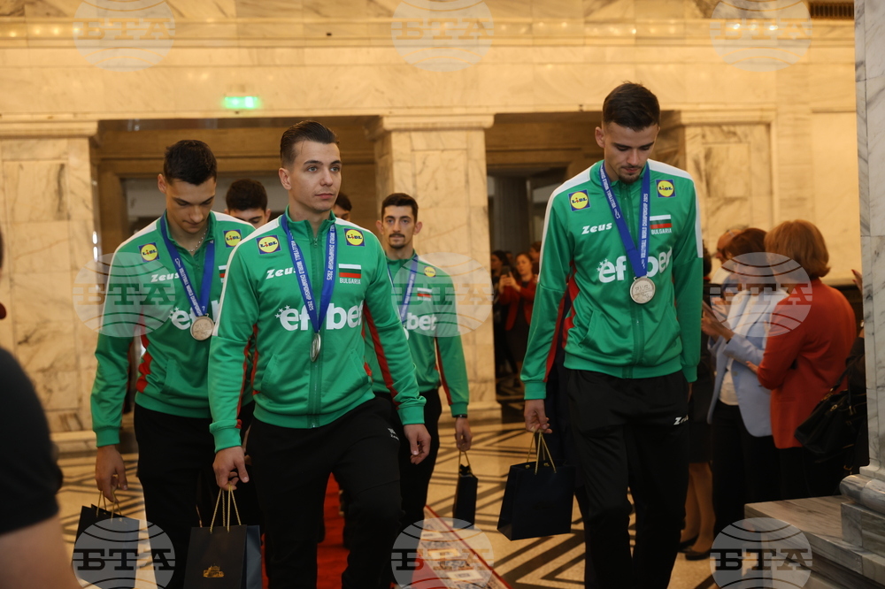 Народно събрание - волейболисти - награждаване