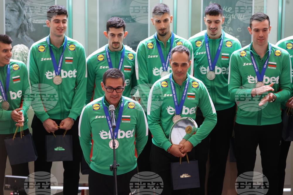 Народно събрание - волейболисти - награждаване