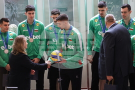 Народно събрание - волейболисти - награждаване