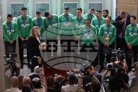 Народно събрание - волейболисти - награждаване