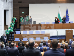 Народно събрание - волейболисти - награждаване