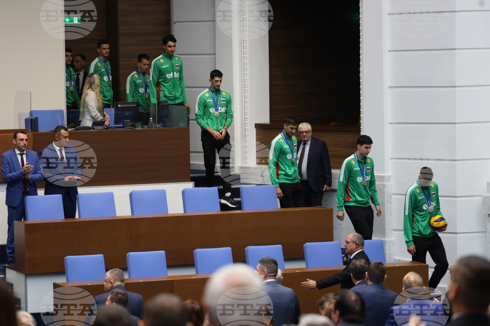 Народно събрание - волейболисти - награждаване
