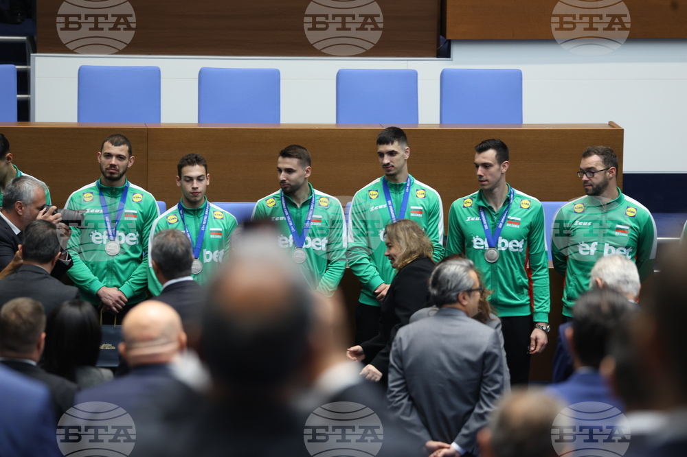 Народно събрание - волейболисти - награждаване