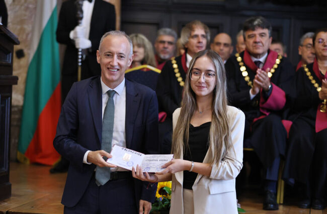 МОН: Близо 40% от отличниците на България избират Софийския университет