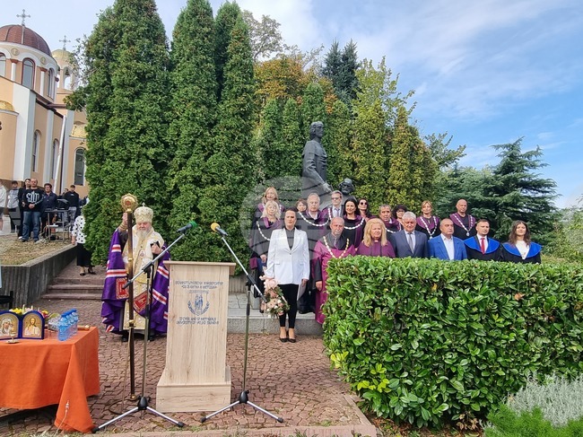 Над 3700 са първокурсниците във Великотърновския университет през откритата днес нова учебна година