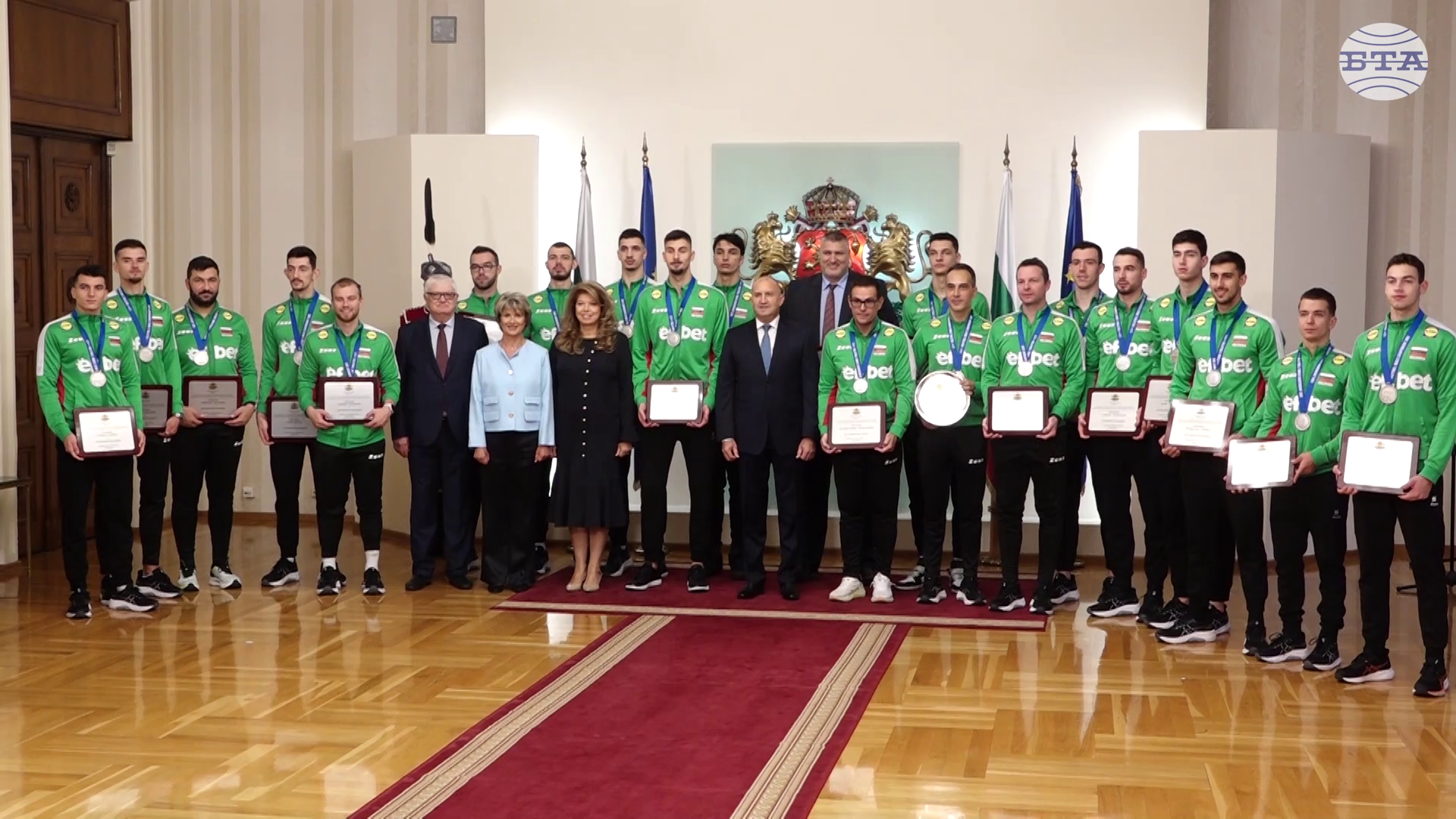 Дадохте на обезверените вяра в нашите сили и надежда за бъдещето, каза президентът Румен Радев на Националния отбор по волейбол Дадохте на обезверените вяра в нашите сили и надежда за бъдещето, каза президентът Румен Радев на Националния отбор по волейбол