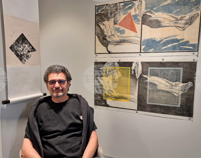 Петър Лазаров представя във Варна гравюри, плод на „чиста изява на свободата“