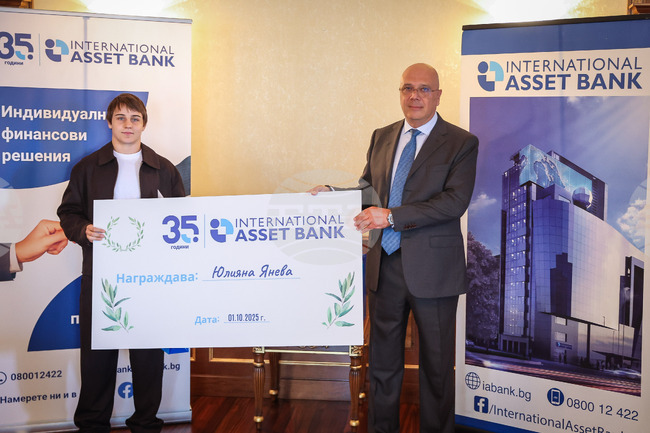 Световната вицешампионка в борбата Юлияна Янева получи допълнителна премия от банка
