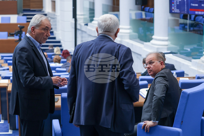 Цял пленарен ден депутатите обсъждаха на първо четене промени в Закона за защита на конкуренцията
