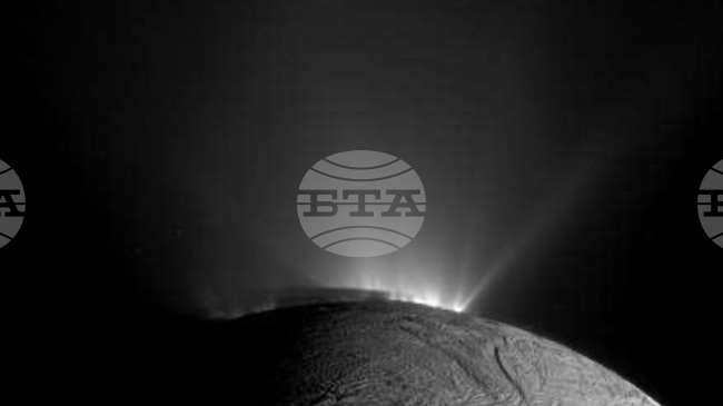 Учени възпроизведоха в лаборатория химичната среда на океана на Енцелад, спътник на Сатурн