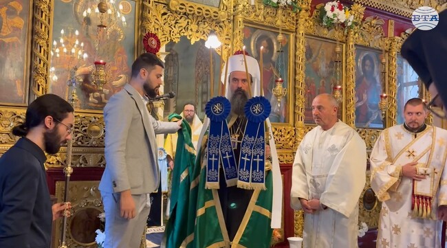 С благодарност празнуваме днес, каза патриарх Даниил в храм „Покров Богородичен“ в Самоков