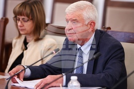 Народно събрание - Комисия по бюджет и финанси - Кирил Ананиев