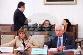 Народно събрание - Комисия по бюджет и финанси - Кирил Ананиев